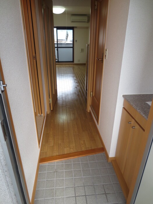 物件内観写真8　(廊下)