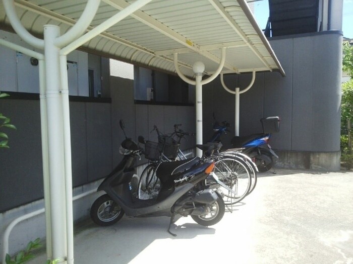 物件外観写真3　(駐輪場)