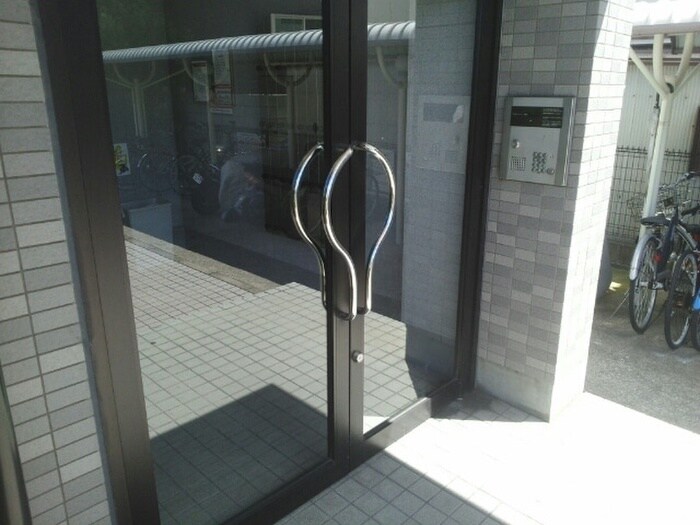 物件外観写真4　(エントランス部分)