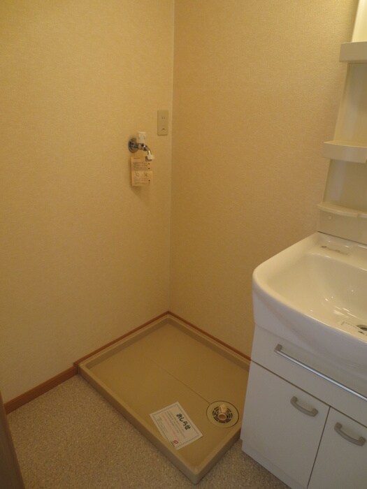 物件内観写真10　(洗濯機置場)