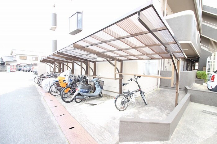 物件外観写真4　(駐輪場)