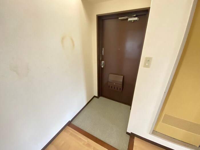 物件内観写真7　(玄関)