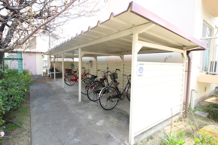 物件外観写真4　(駐輪場)