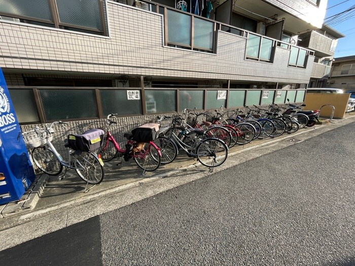 物件外観写真3　(駐輪場)