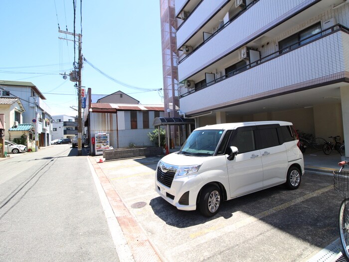 物件外観写真5　(駐車場)