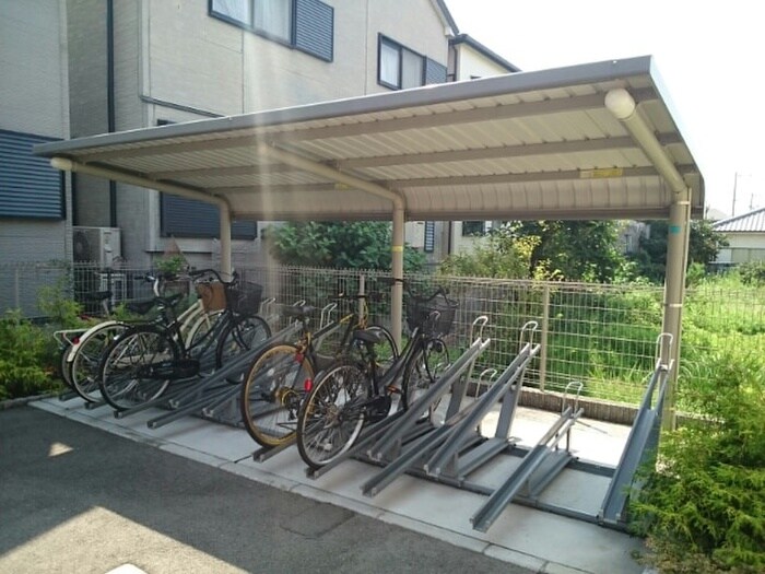 物件外観写真4　(駐輪場)
