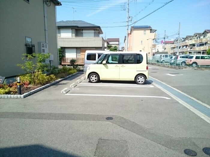 物件外観写真5　(駐車場)