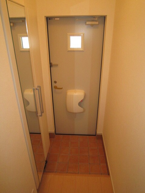 物件内観写真16　(玄関)
