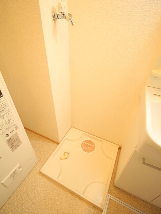 物件内観写真17　(洗濯機置場)