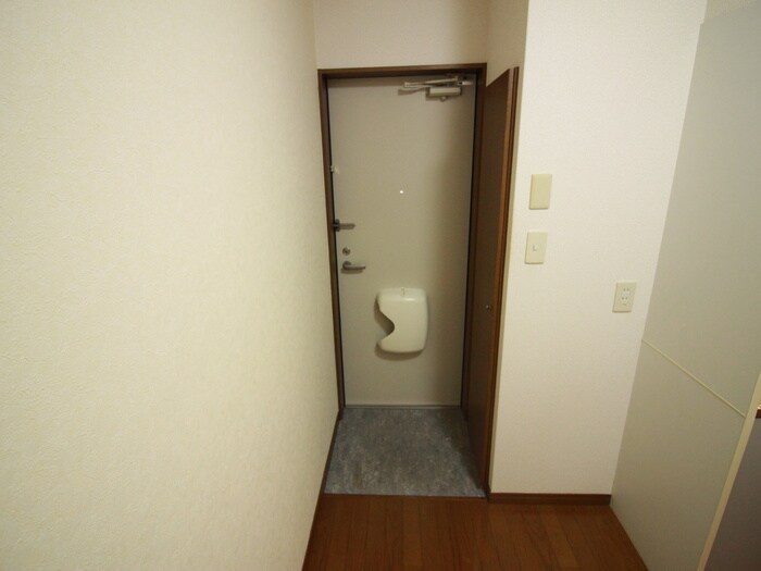物件内観写真11　(玄関)