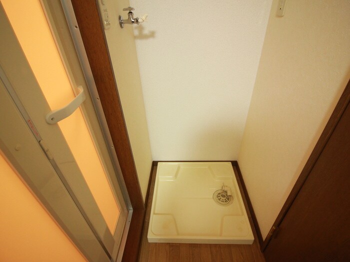 物件内観写真14　(洗濯機置場)