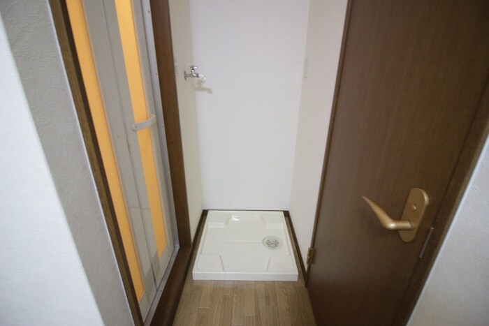 物件内観写真14　(洗濯機置場)