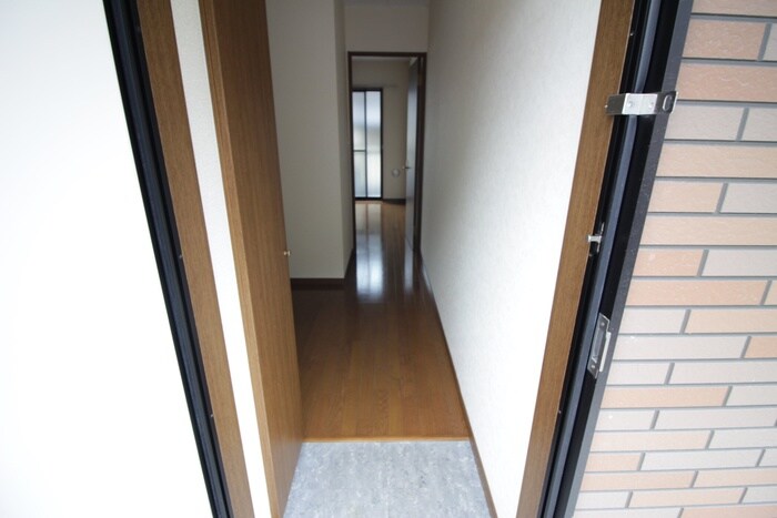 物件内観写真16　(玄関)