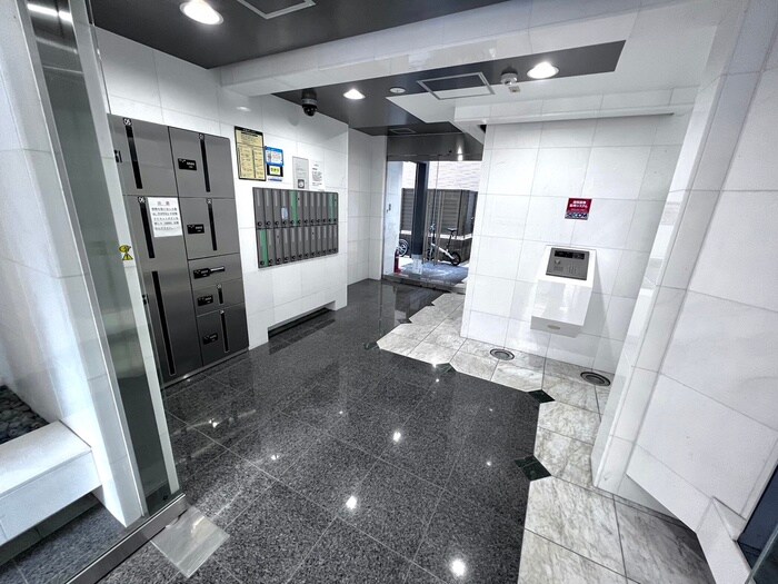 物件外観写真4　(エントランス部分)