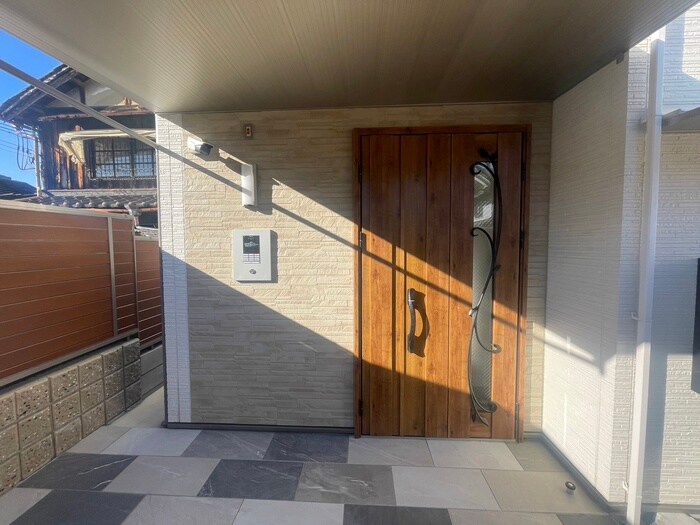 物件外観写真3　(エントランス部分)