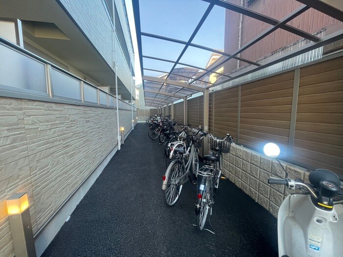 物件外観写真5　(駐輪場)
