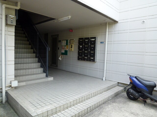 物件外観写真3　(エントランス部分)