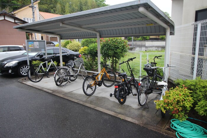 物件外観写真4　(駐輪場)