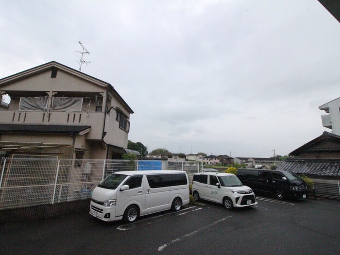 物件外観写真5　(駐車場)