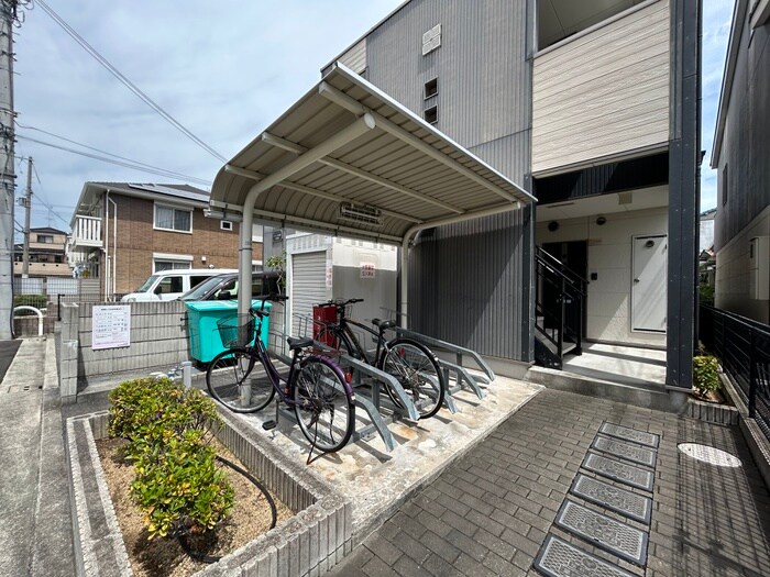 物件外観写真2　(駐輪場)