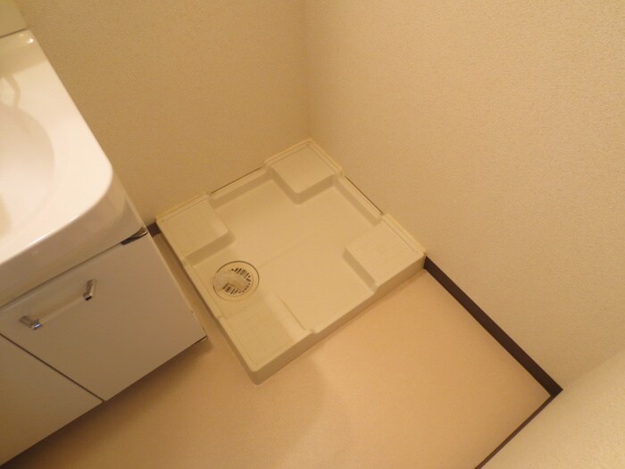 物件内観写真18　(洗濯機置場)