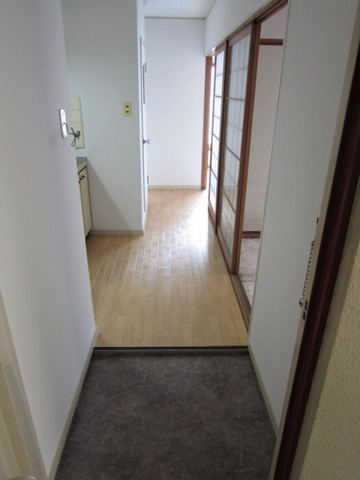 物件内観写真16　(玄関)