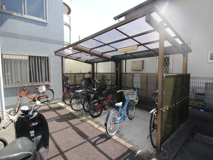 物件外観写真2　(駐輪場)