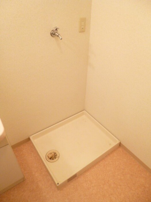 物件内観写真14　(洗濯機置場)