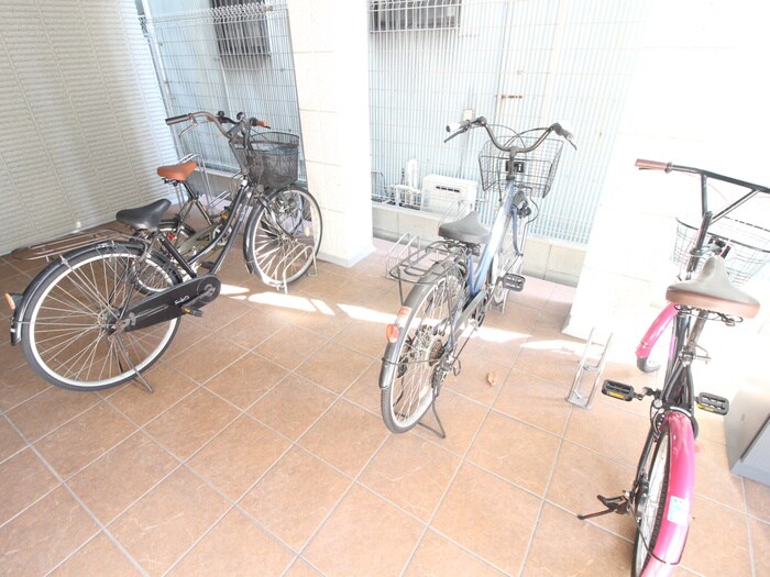 物件外観写真3　(駐輪場)