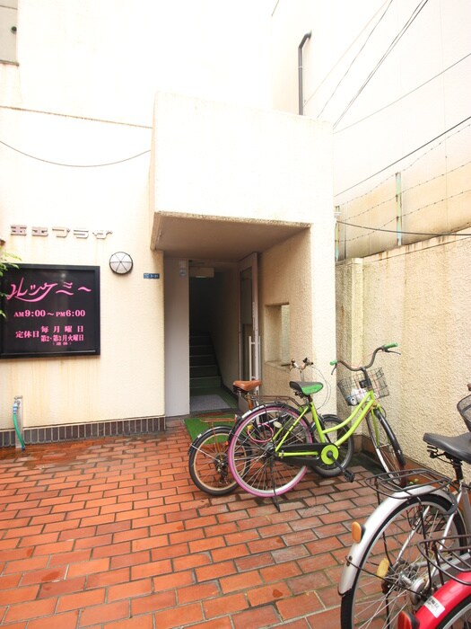 物件外観写真2　(エントランス部分)