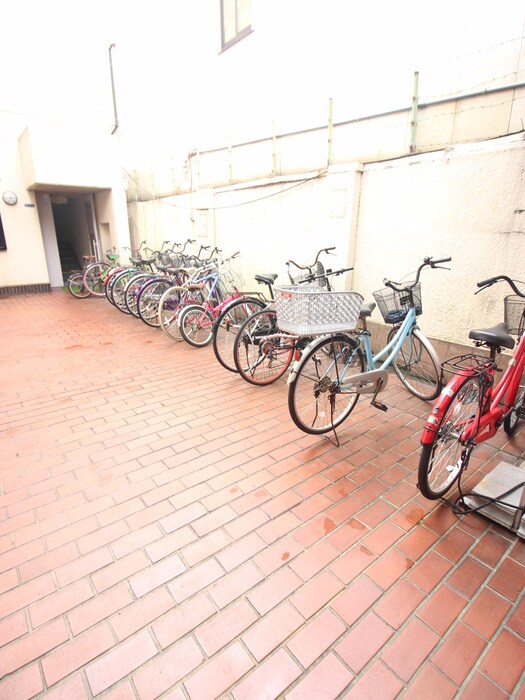 物件外観写真3　(駐輪場)