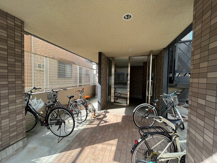 物件外観写真3　(駐輪場)