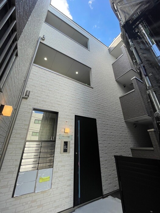 物件外観写真4　(エントランス部分)