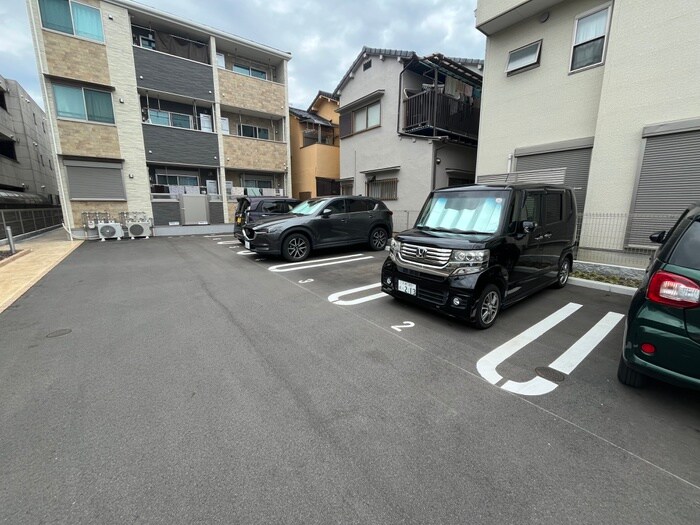 物件外観写真5　(駐車場)