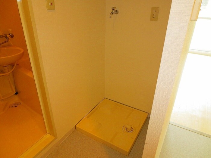 物件内観写真9　(洗濯機置場)