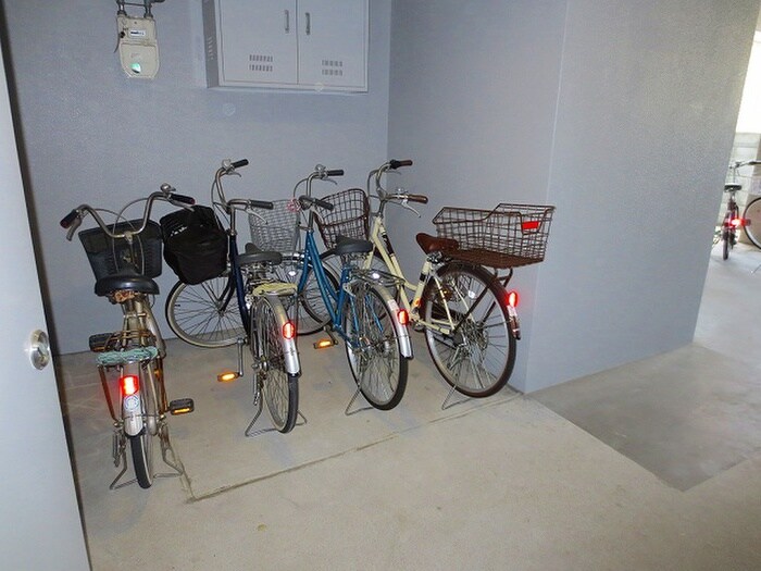 物件外観写真3　(駐輪場)