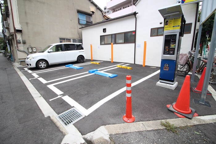 物件外観写真6　(駐車場)