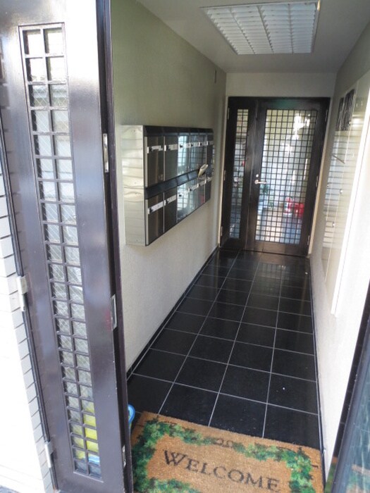 物件外観写真4　(エントランス部分)