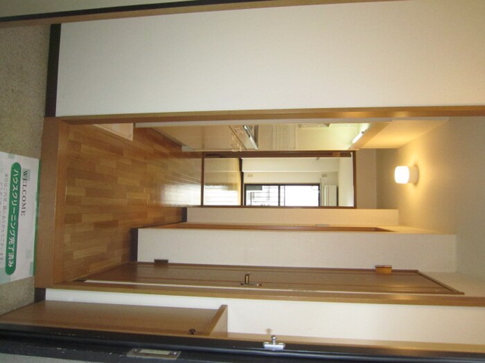 物件内観写真7　(玄関)