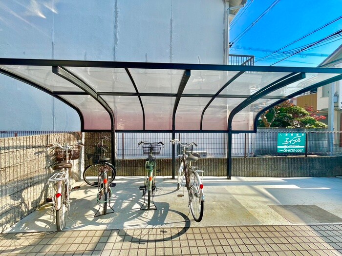物件外観写真4　(駐輪場)