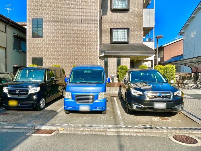 物件外観写真5　(駐車場)