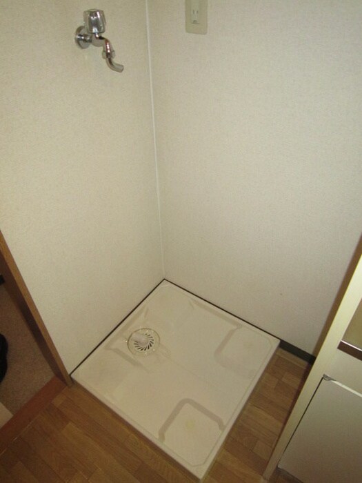 物件内観写真11　(洗濯機置場)