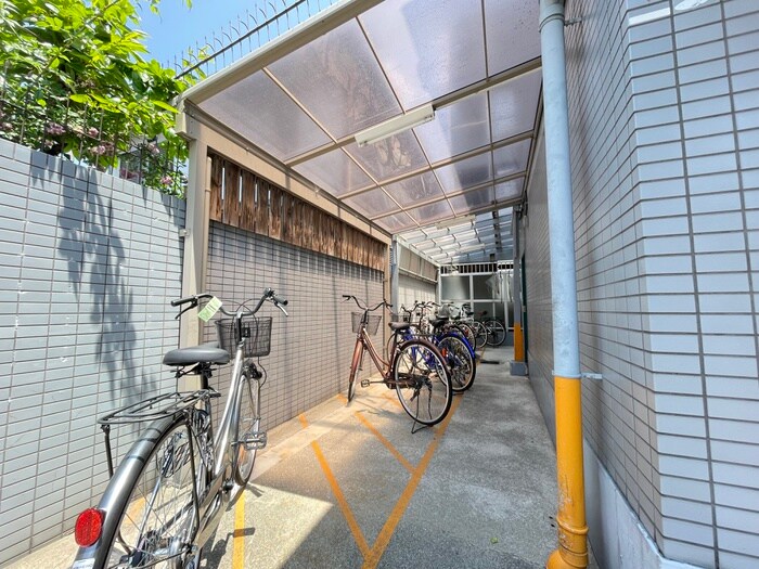 物件外観写真3　(駐輪場)