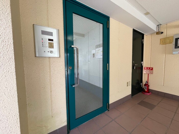 物件外観写真6　(エントランス部分)