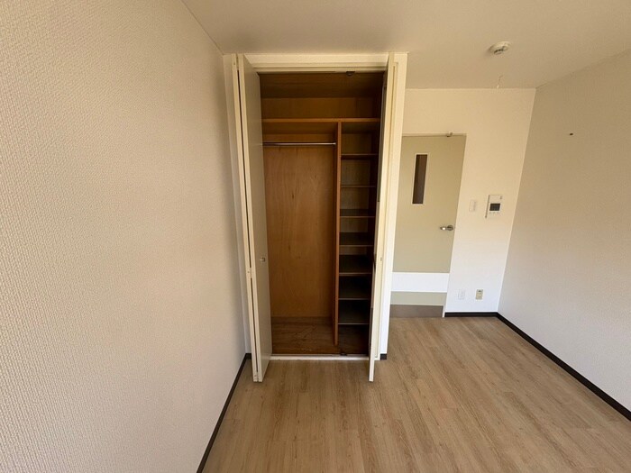 物件内観写真12　(収納)