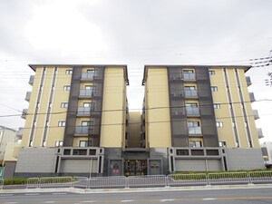 ﾌﾟﾚｻﾝｽﾚｼﾞｪﾝﾄﾞ六地蔵(117)外観写真