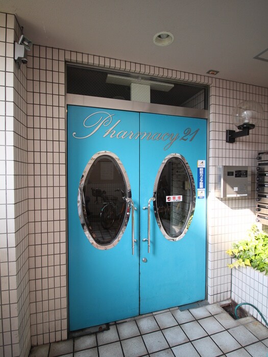 物件外観写真2　(エントランス部分)