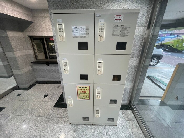 物件外観写真4　(エントランス部分)