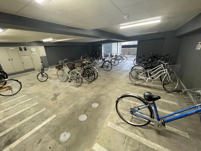 物件外観写真6　(駐輪場)