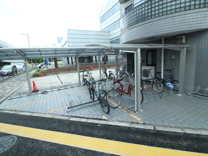 物件外観写真4　(駐輪場)